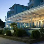 Niagara Hotel 4*