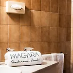 Niagara Hotel